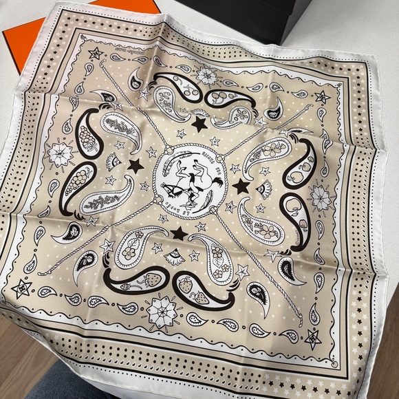 Hermès Le Rodeo des Fruits bandana 55 Grège / Ébène / Blanc - Picture 4 of 6